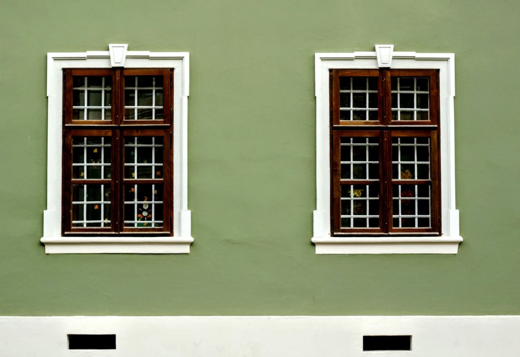 green-wall-with-windows