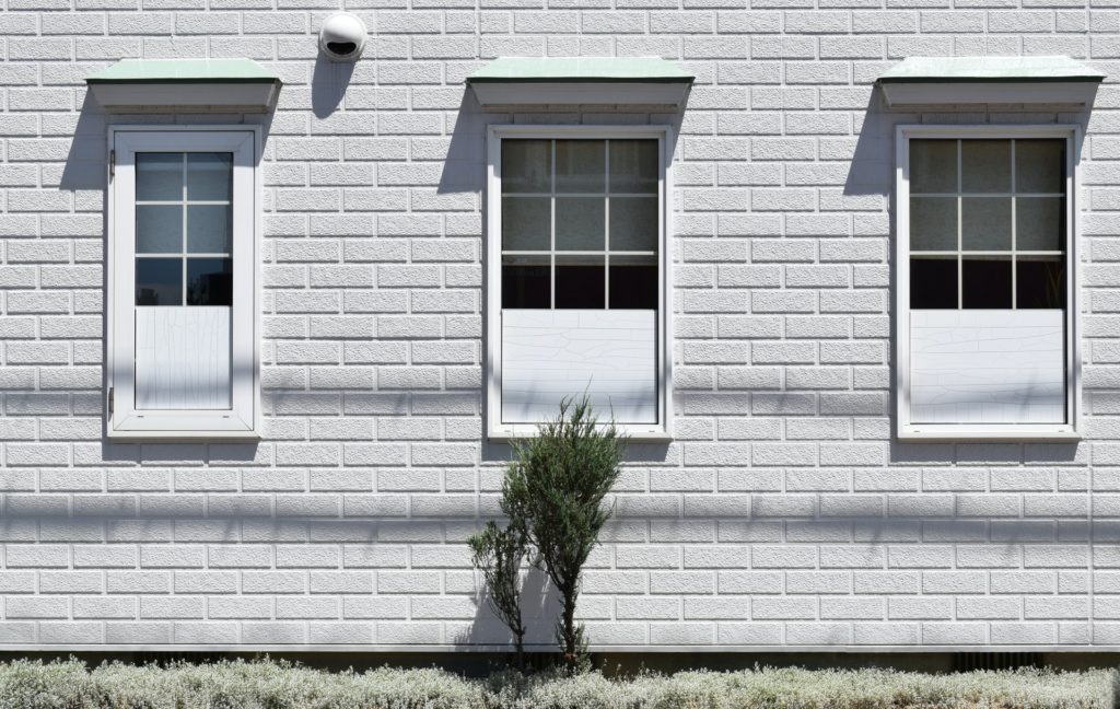 white-walls-with-windows