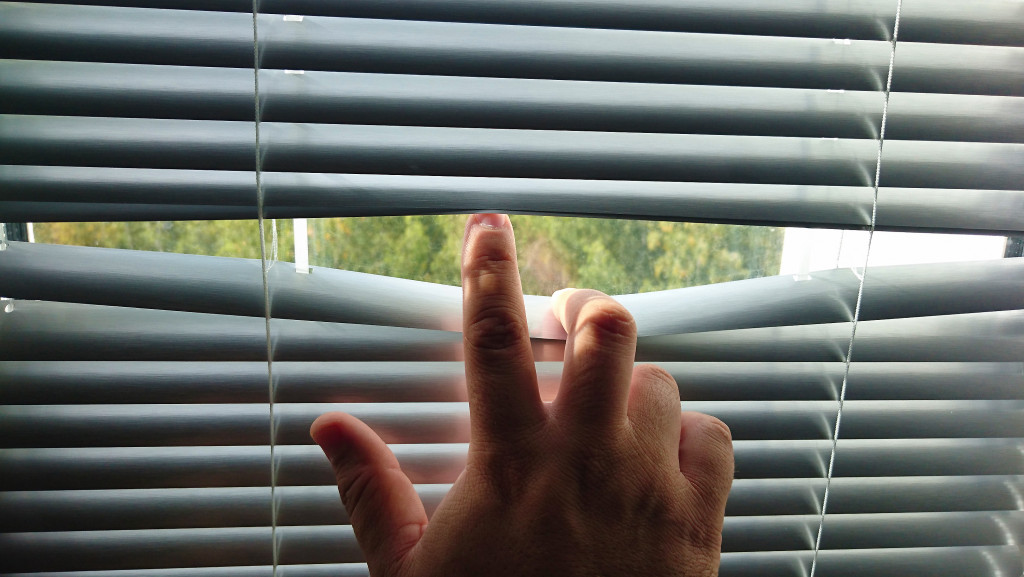 installing window blinds